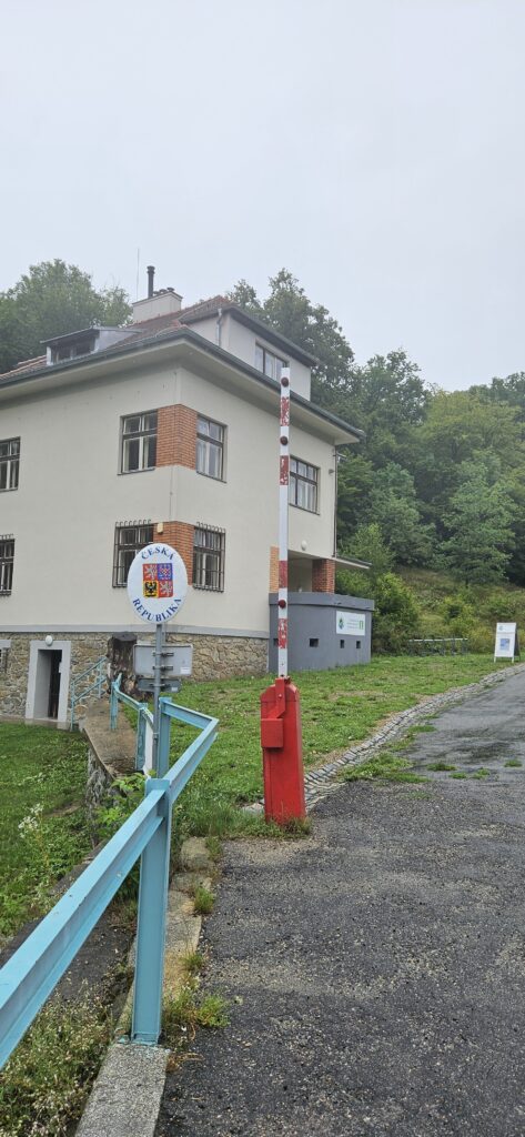 Tschechisches Grenzschild auf der Thayabrücke in Hardegg